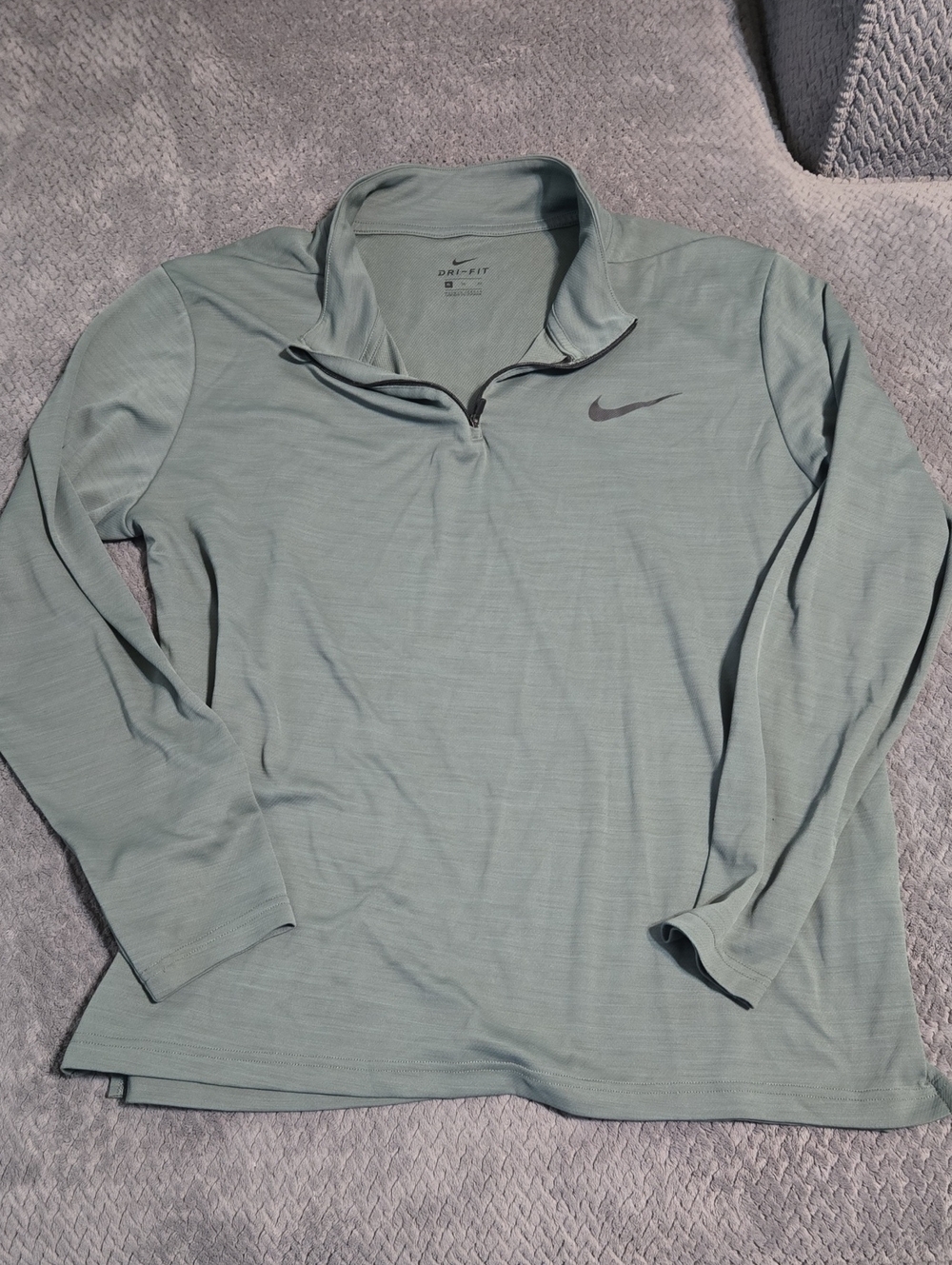 Nike Men’s Dri-FIT Long-Sleeve Quarter-Zip Shirt - Sage Green